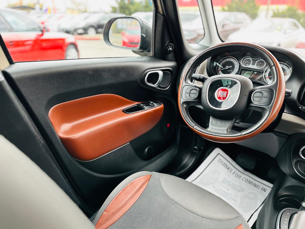 2014 FIAT 500L Image 13