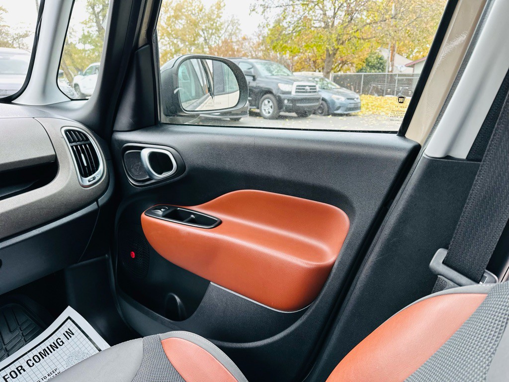 2014 FIAT 500L Image 14