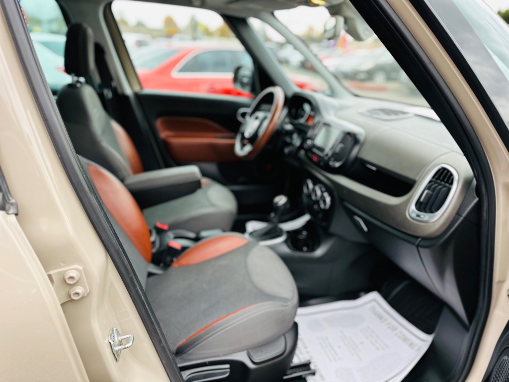 2014 FIAT 500L Image 16