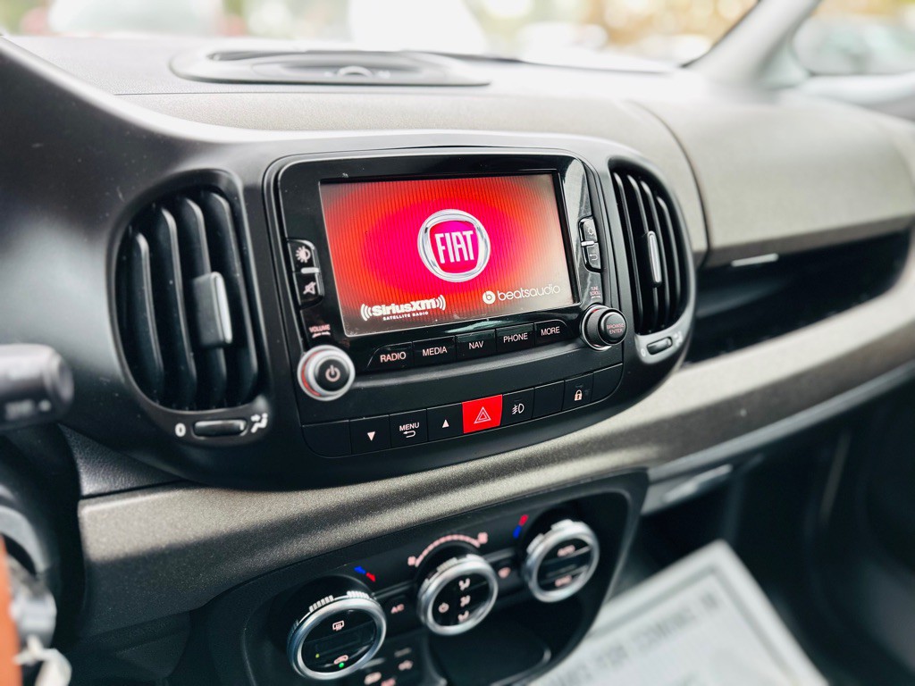 2014 FIAT 500L Image 18