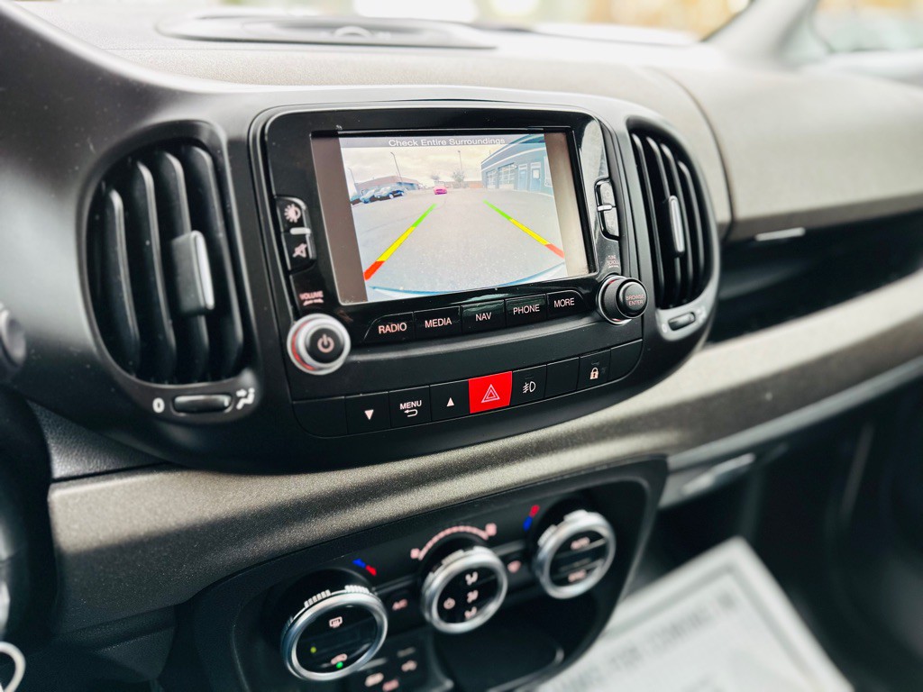 2014 FIAT 500L Image 19
