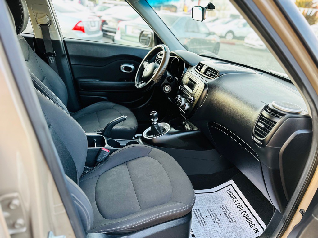 2015 Kia Soul Image 16