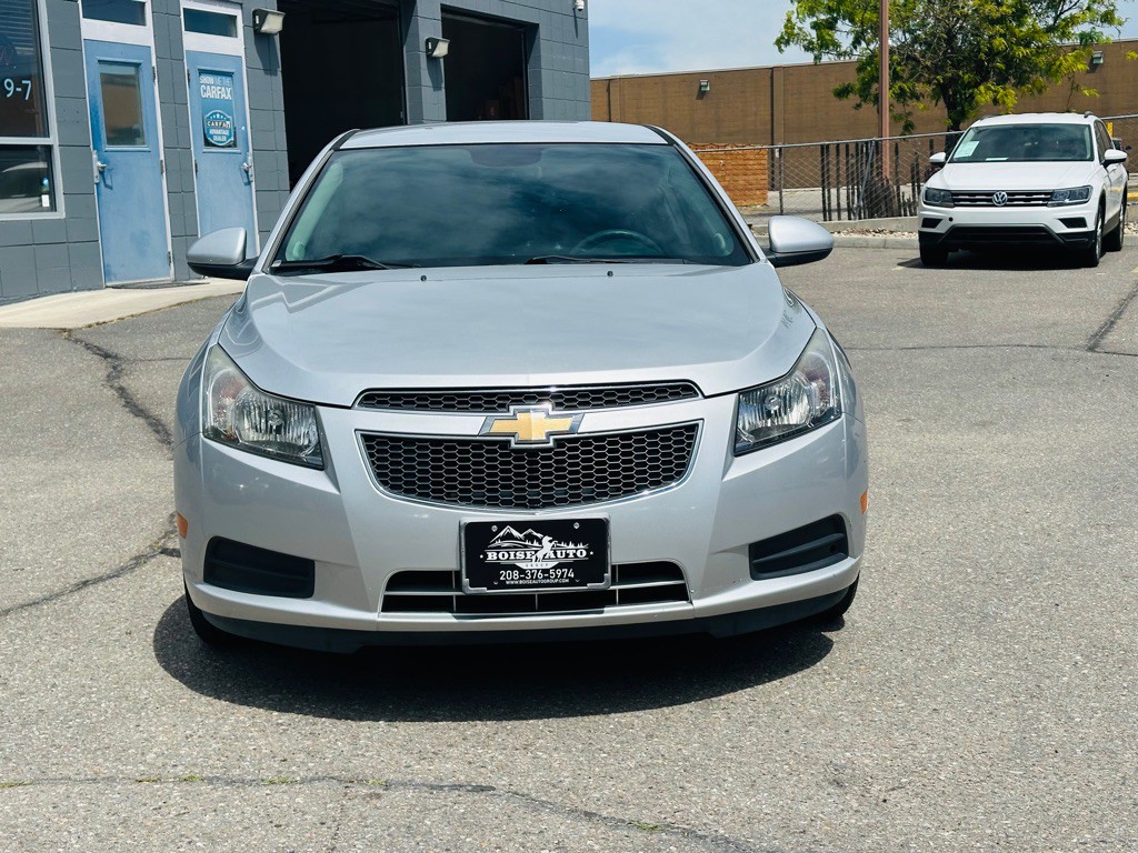 2014 Chevrolet Cruze Image 2