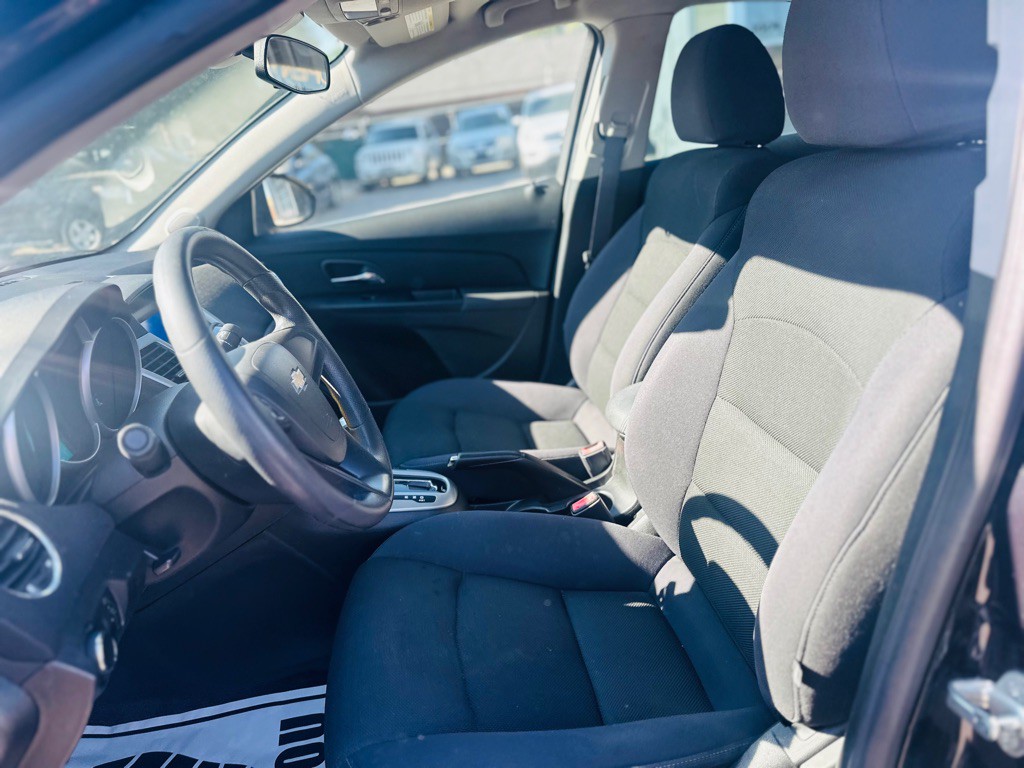 2012 Chevrolet Cruze Image 11