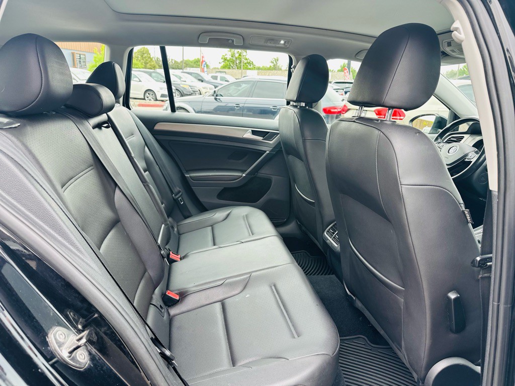 2016 Volkswagen Golf Image 10