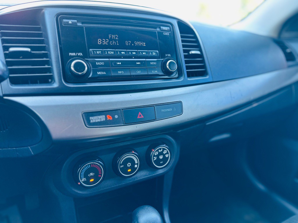2015 Mitsubishi Lancer Image 17