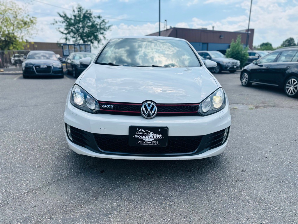 2011 Volkswagen GTI Image 2