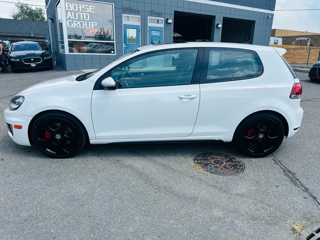2011 Volkswagen GTI Image 4