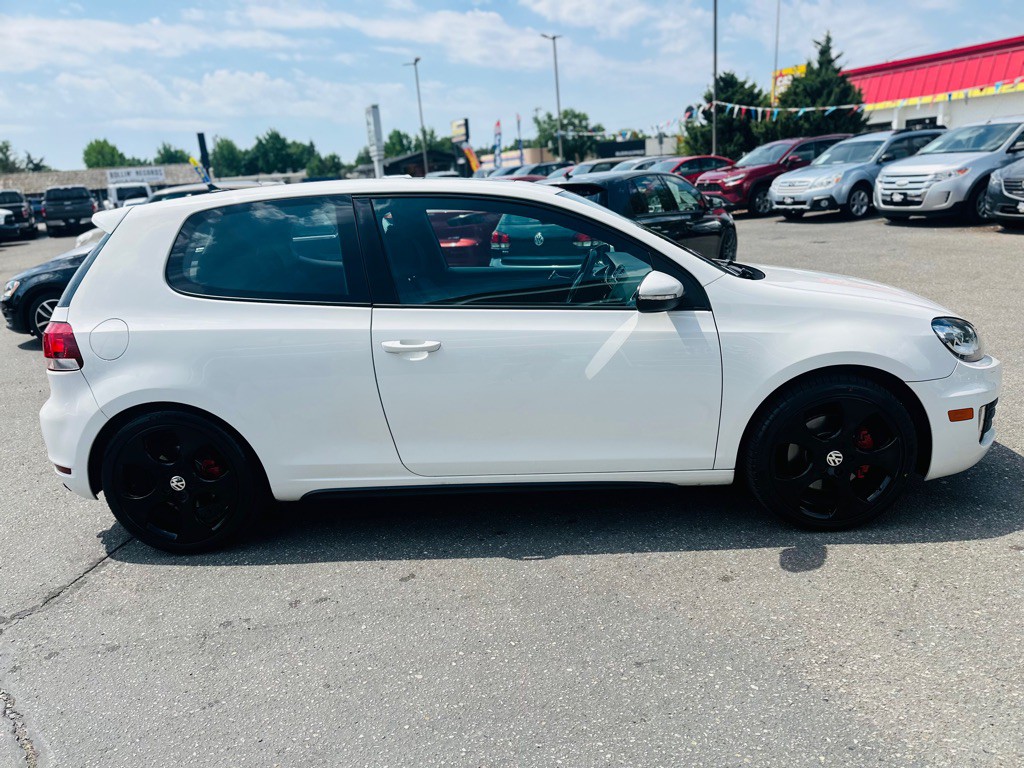 2011 Volkswagen GTI Image 8