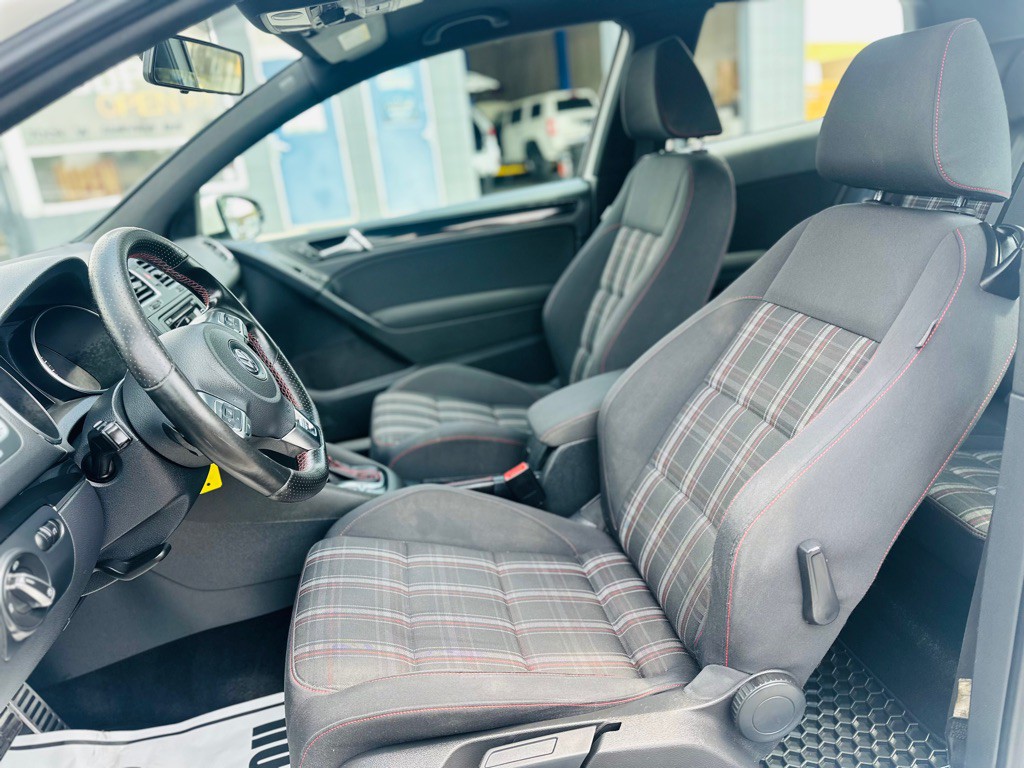2011 Volkswagen GTI Image 9