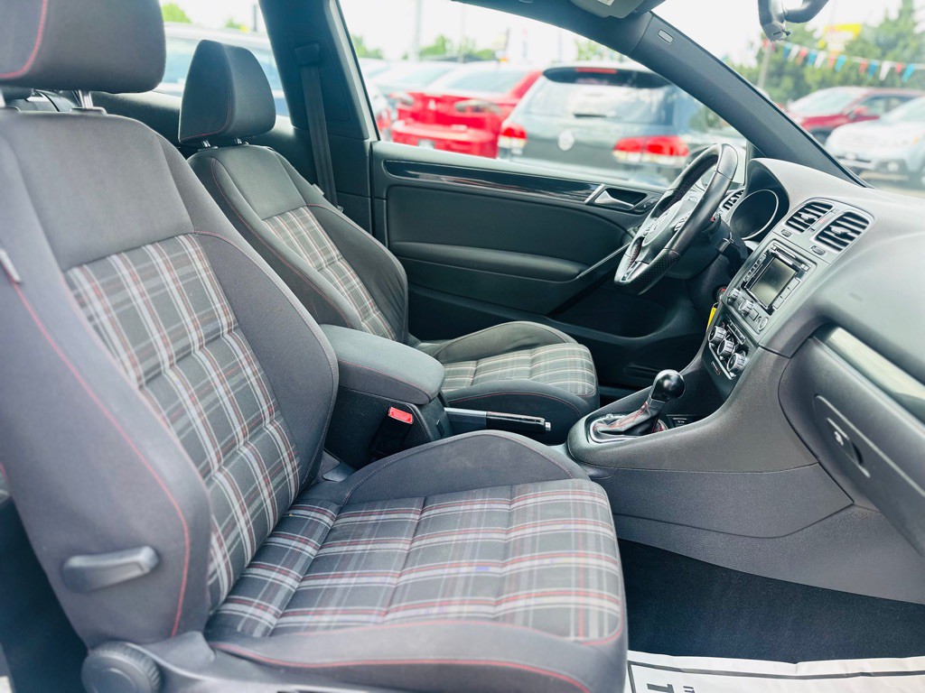 2011 Volkswagen GTI Image 11