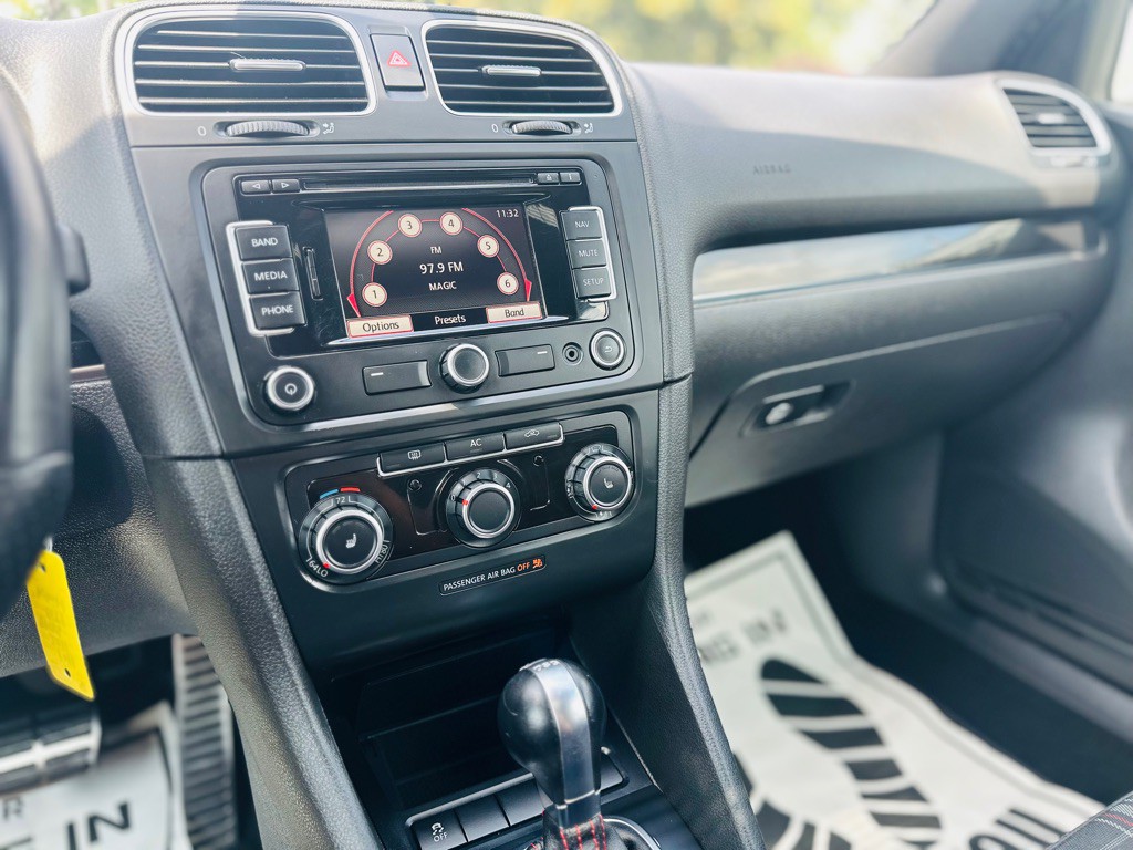 2011 Volkswagen GTI Image 14