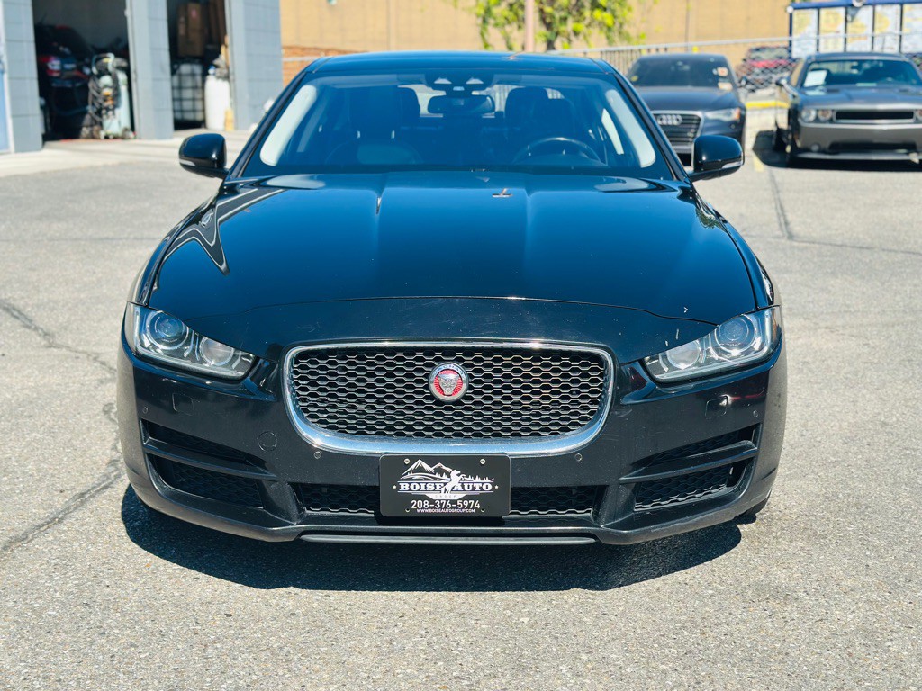 2017 Jaguar XE Image 2