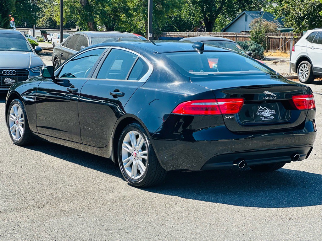 2017 Jaguar XE Image 5