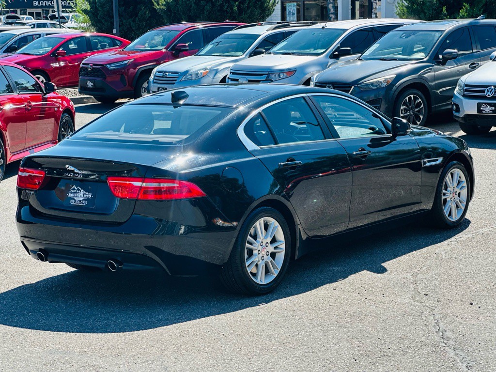 2017 Jaguar XE Image 7