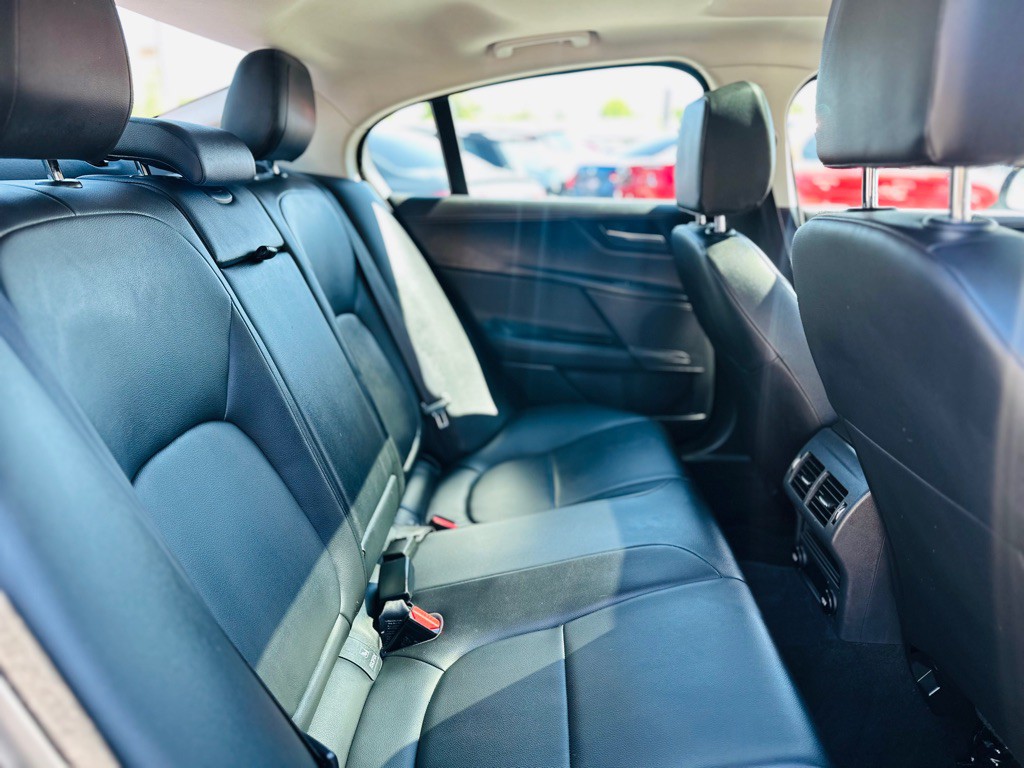 2017 Jaguar XE Image 12