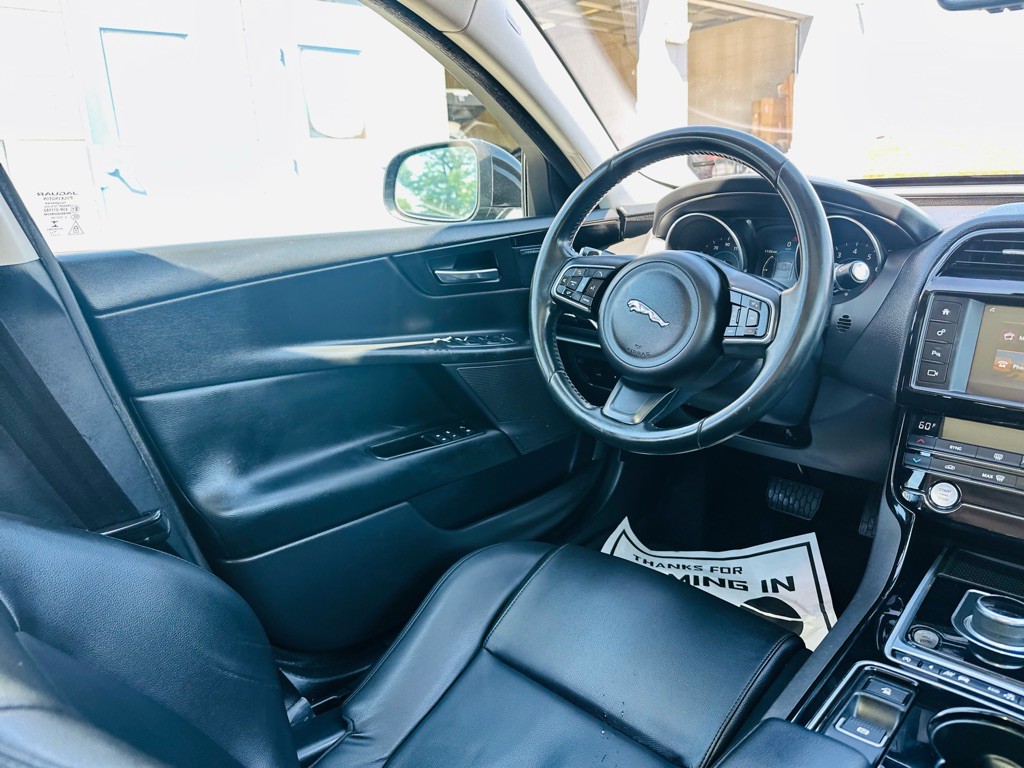 2017 Jaguar XE Image 14