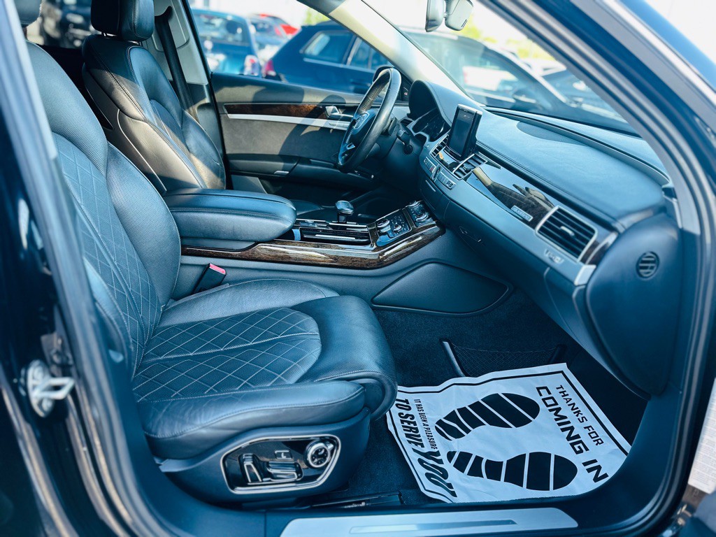 2012 Audi A8 Image 16