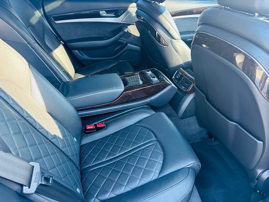 2012 Audi A8 Image 20