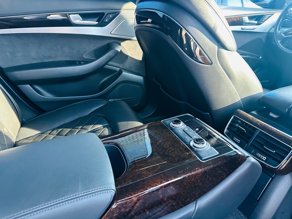 2012 Audi A8 Image 21