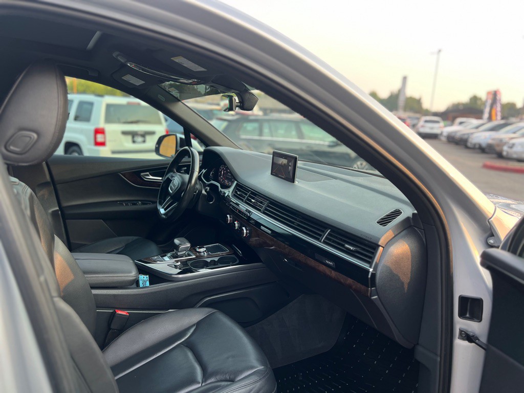 2017 Audi Q7 Image 9