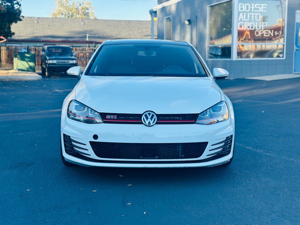 2017 Volkswagen GTI Image 2