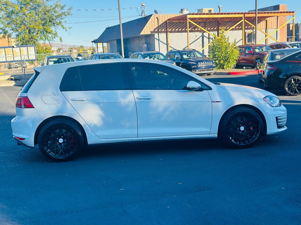 2017 Volkswagen GTI Image 8