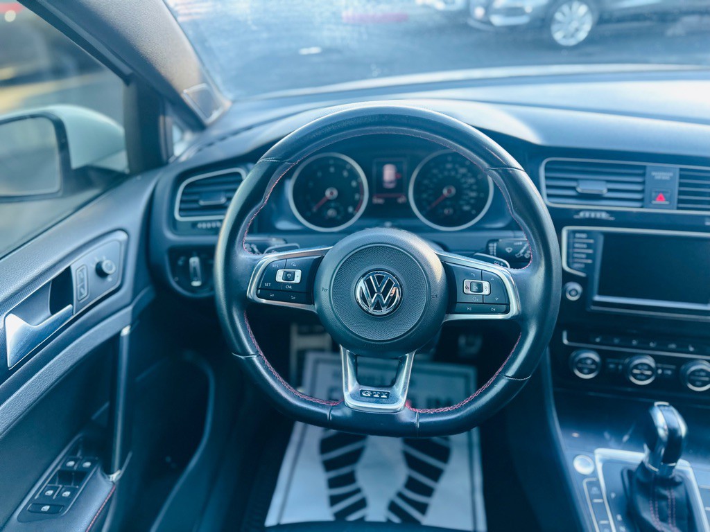 2017 Volkswagen GTI Image 11