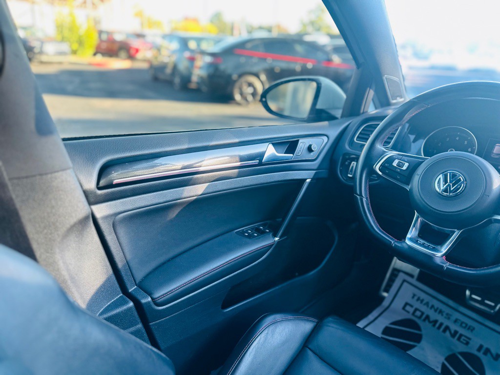 2017 Volkswagen GTI Image 12
