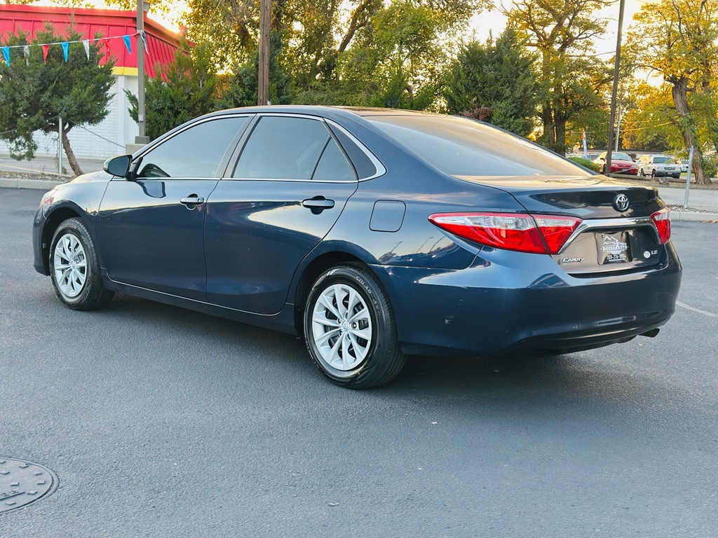 2015 Toyota Camry Image 5