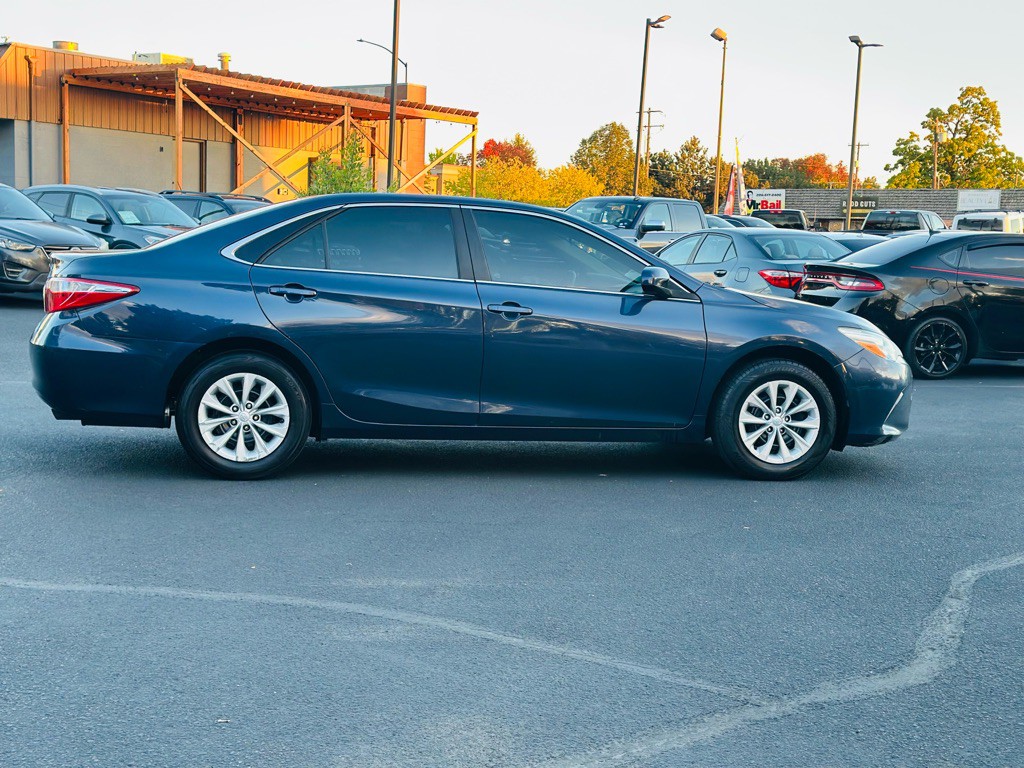 2015 Toyota Camry Image 8