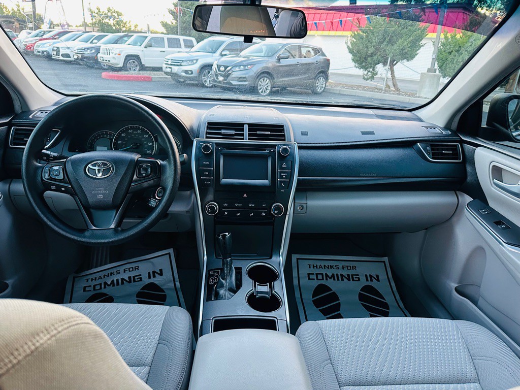 2015 Toyota Camry Image 9