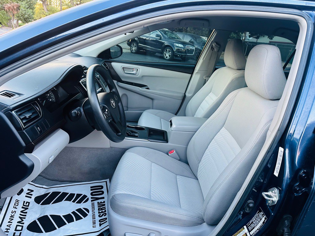 2015 Toyota Camry Image 14