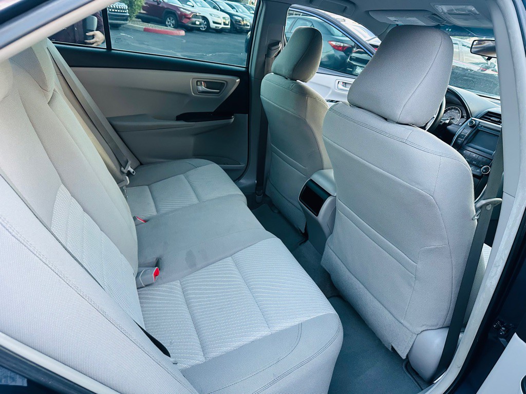 2015 Toyota Camry Image 15
