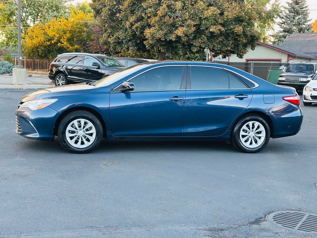 2015 Toyota Camry Image 20