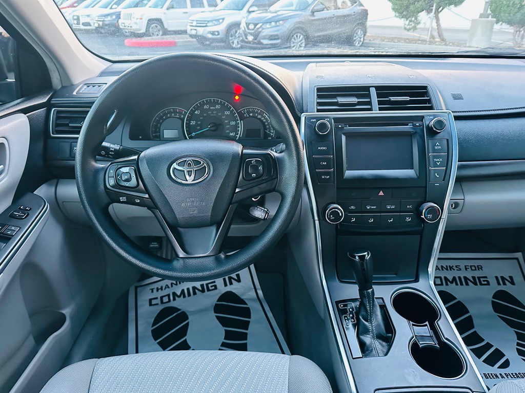 2015 Toyota Camry Image 26