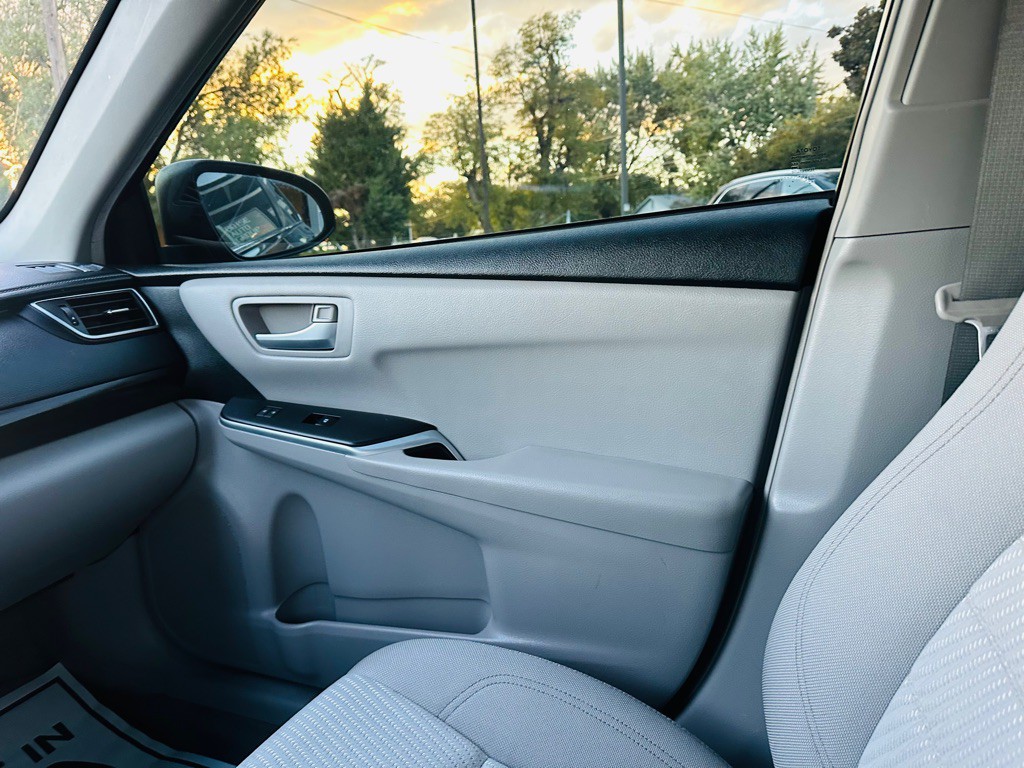 2015 Toyota Camry Image 29