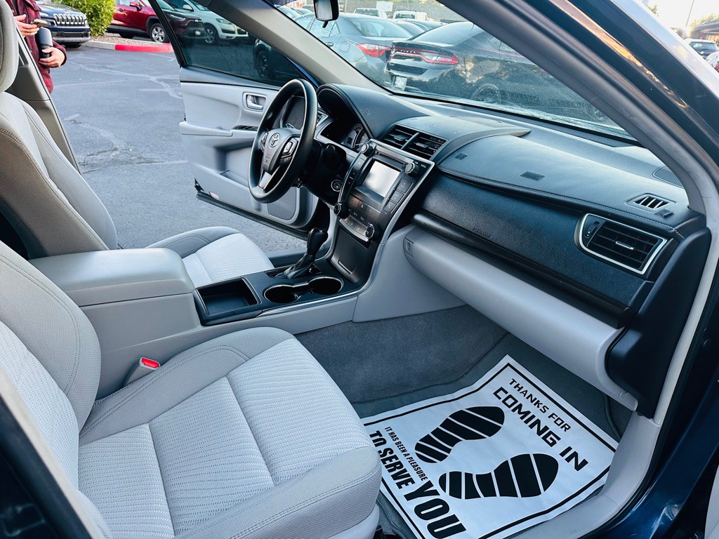 2015 Toyota Camry Image 32