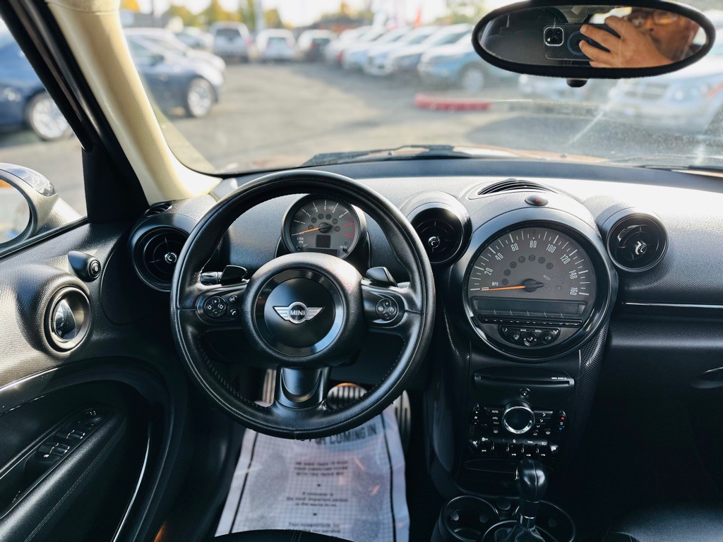 2015 MINI Cooper Image 10