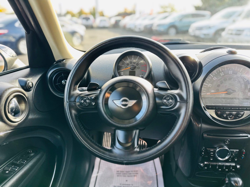 2015 MINI Cooper Image 11