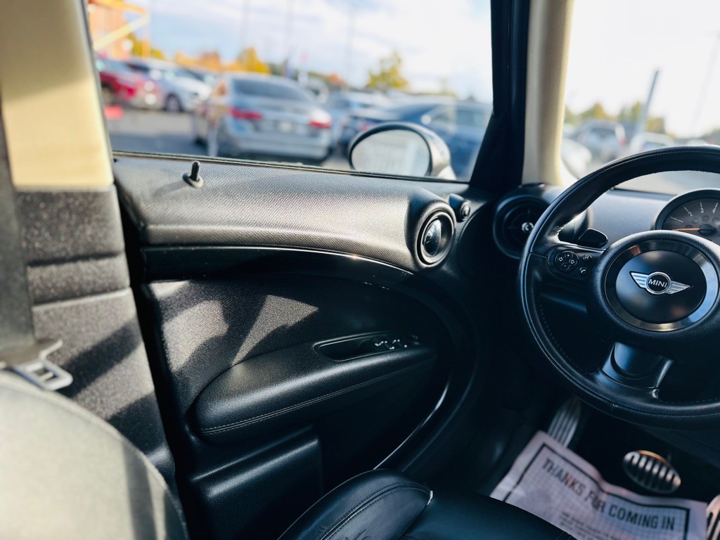 2015 MINI Cooper Image 12