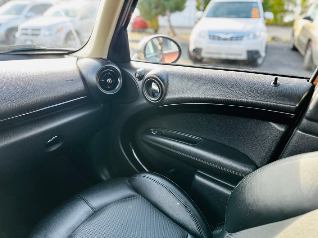 2015 MINI Cooper Image 13