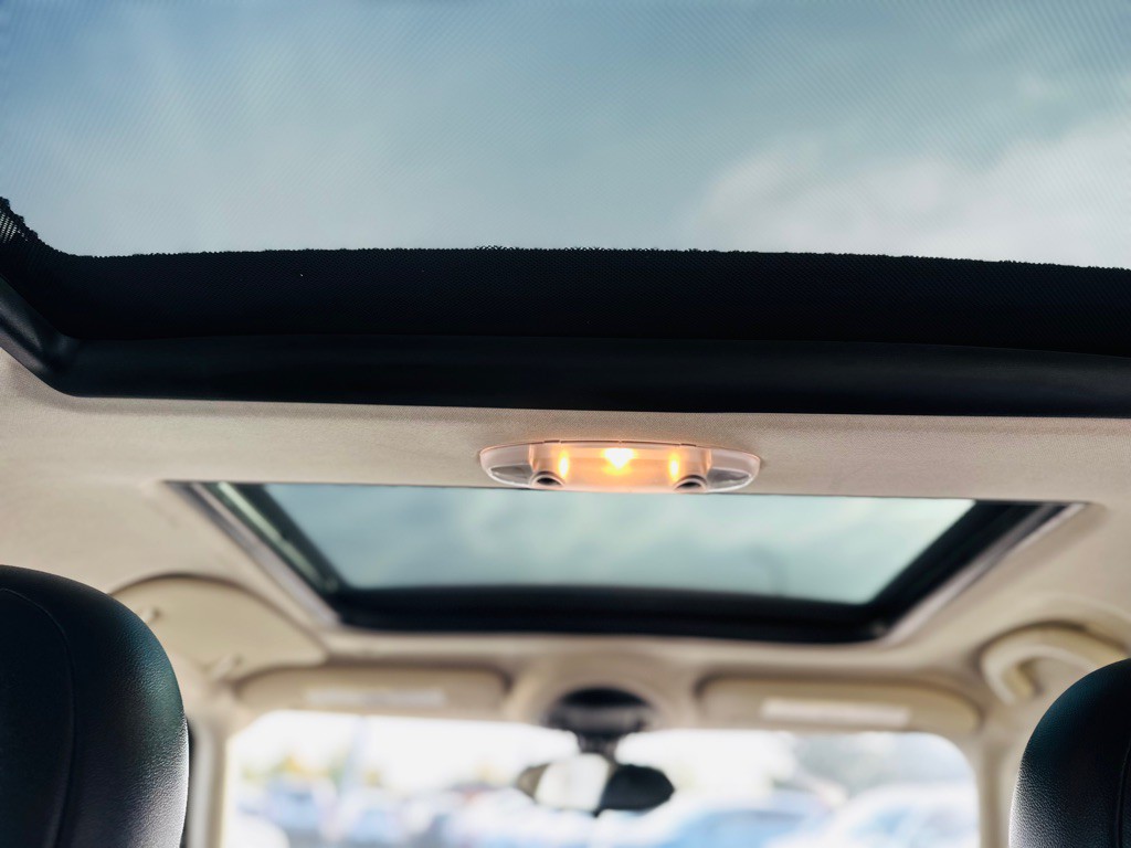 2015 MINI Cooper Image 14