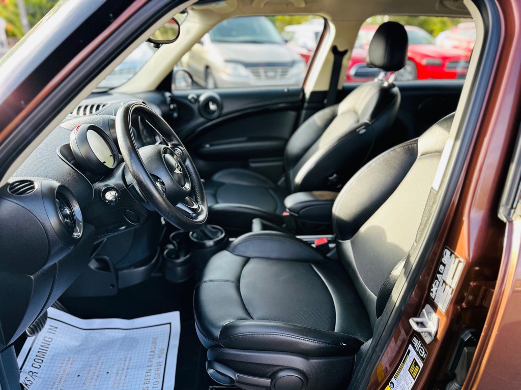 2015 MINI Cooper Image 17