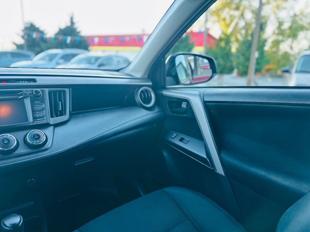 2018 Toyota Rav4 Image 13