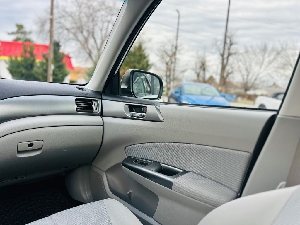 2011 Subaru Forester Image 14