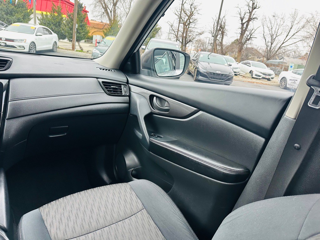2019 Nissan Rogue Image 17