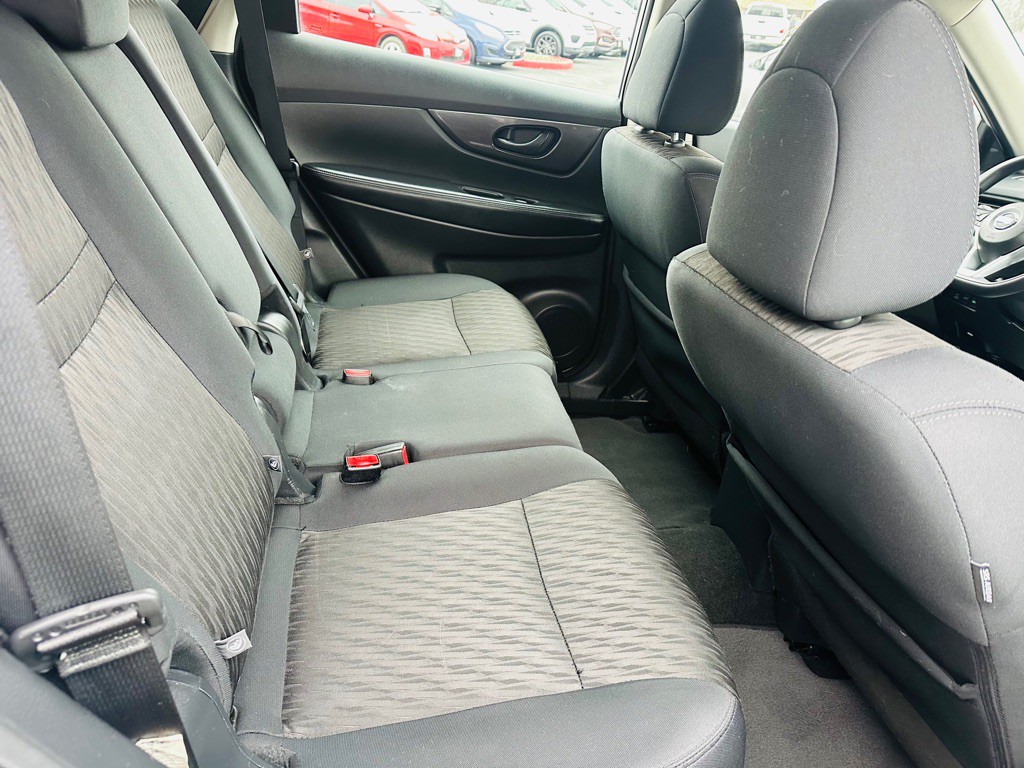 2019 Nissan Rogue Image 18