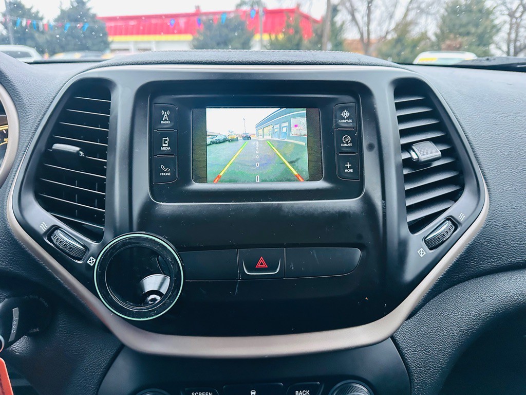 2016 Jeep Cherokee Image 14