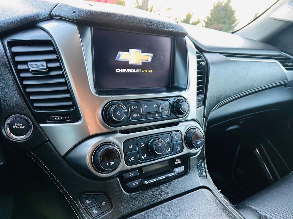 2018 Chevrolet Suburban Image 12